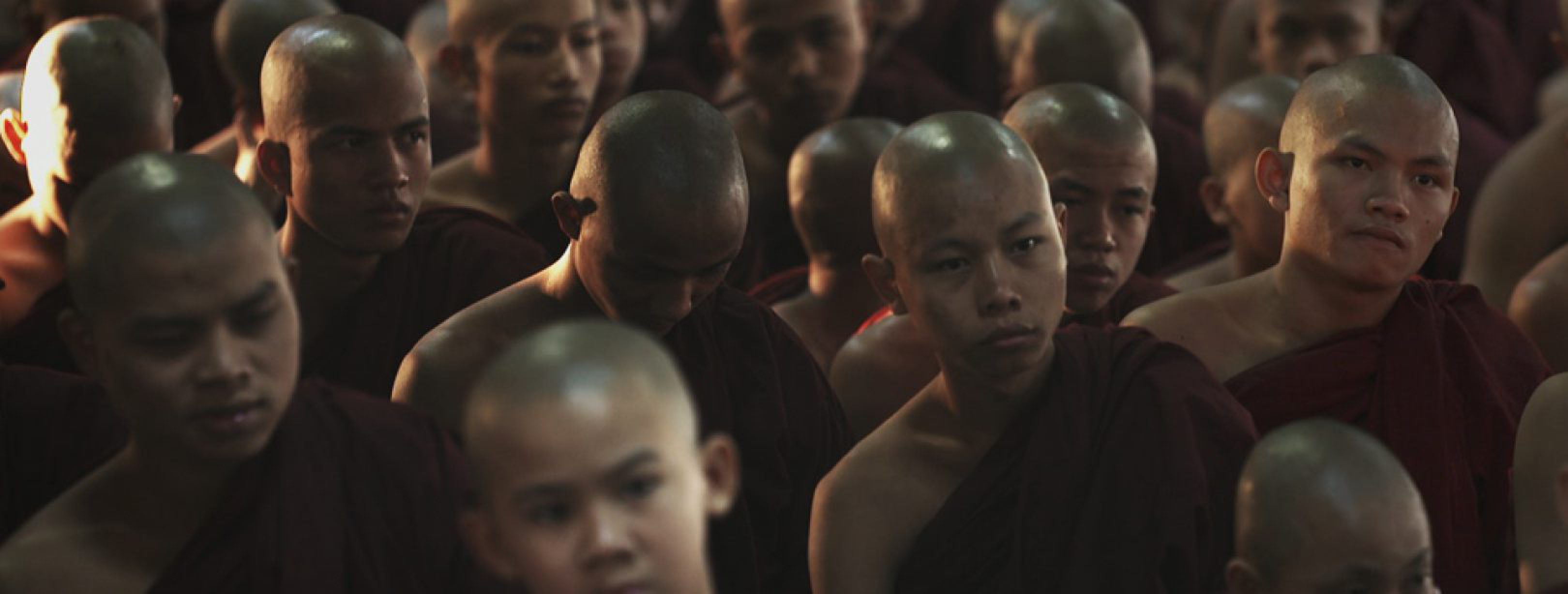 de-macht-van-monniken-in-een-nieuw-myanmar960
