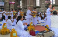 Thumbnail voor Boeddhistische culturen: Vesak op z’n Thais