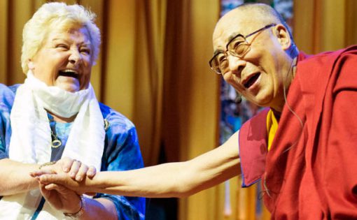 Thumbnail voor Tibetanen vieren met Erica Terpstra verjaardag Dalai Lama op de Dam