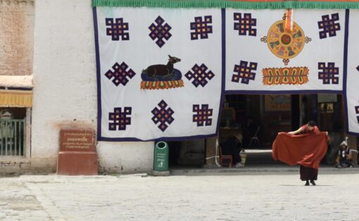 Thumbnail voor Ondertussen in Tibet, het bloedend hart van het boeddhisme