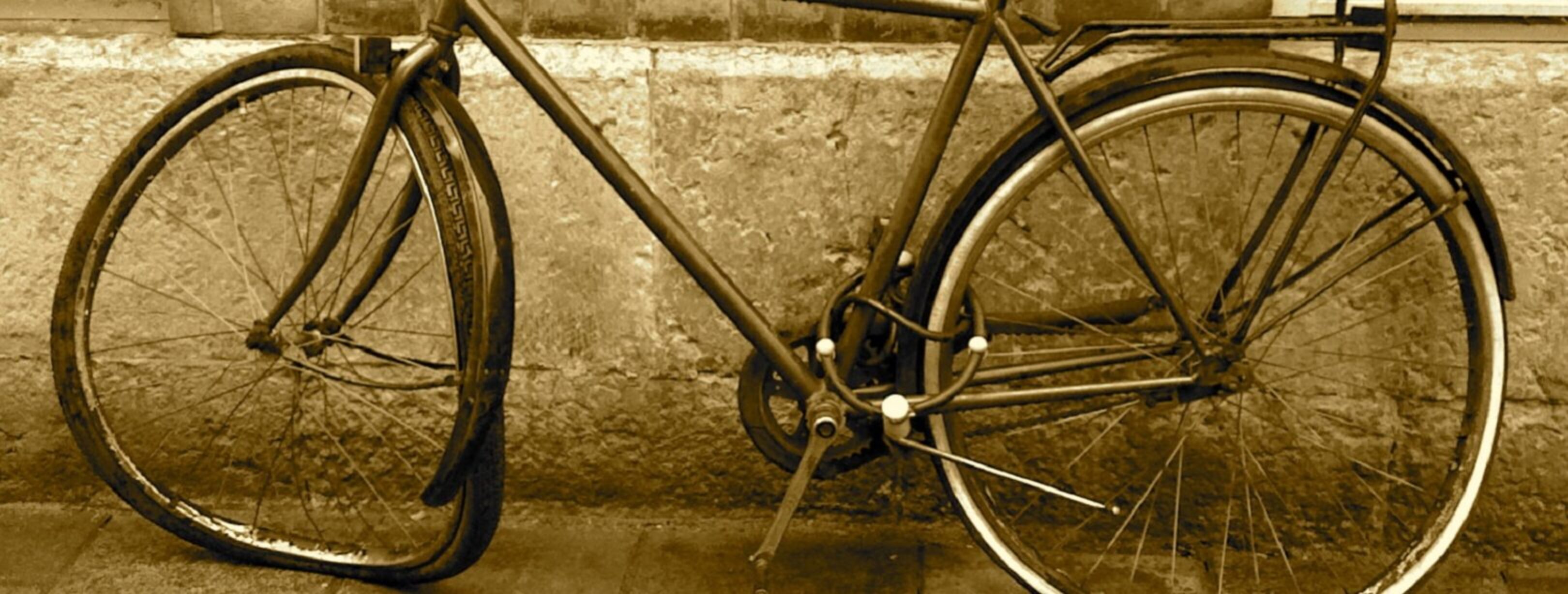 1620-Broken bike by Hildgrim via Flickr