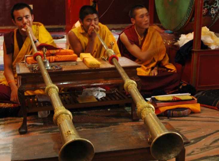 Tibetaanse monniken maken muziek