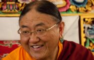 Thumbnail voor Win: een kaartje voor de teaching van Sakya Gongma Trichen Rinpoche