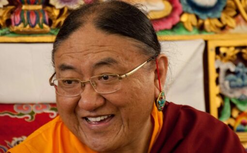 Thumbnail voor Win: een kaartje voor de teaching van Sakya Gongma Trichen Rinpoche