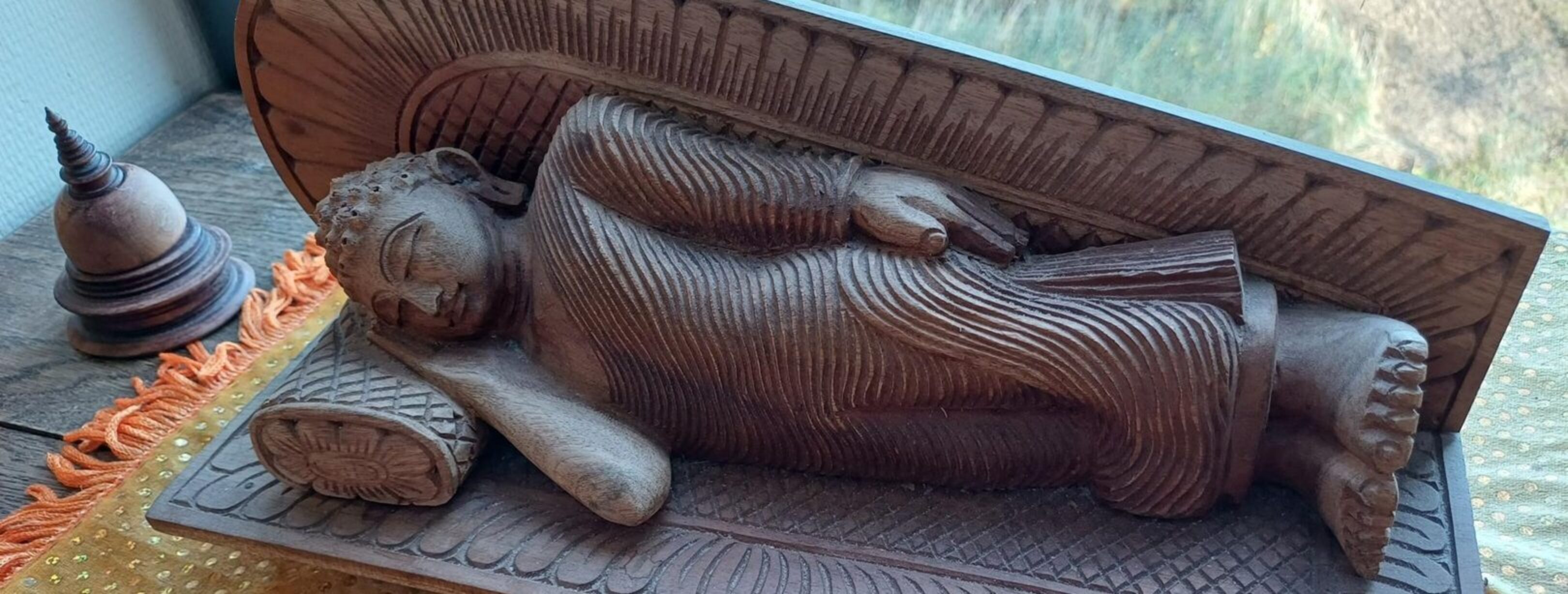 1620-De Boedda op zijn sterfbed in de leeuwenhouding ( op de rechterzij met de rechterhand onder het hoofd en de linkerhand op de linker heup