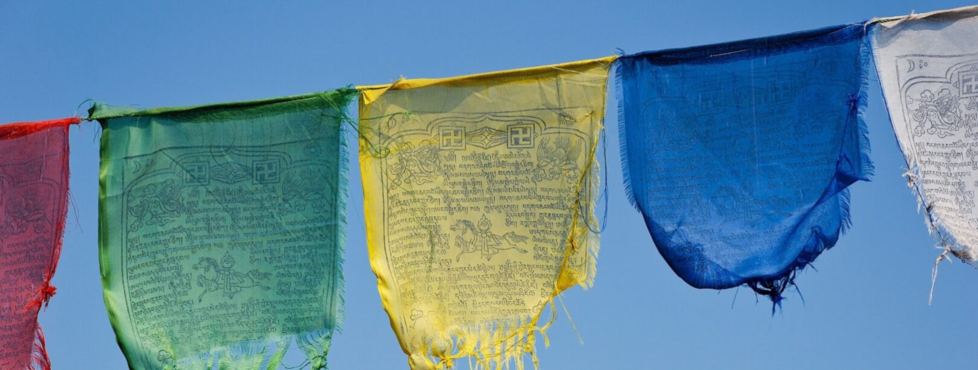 1620-Buddhist_prayer_flags_by Markus Koljonen_wikimediacommons