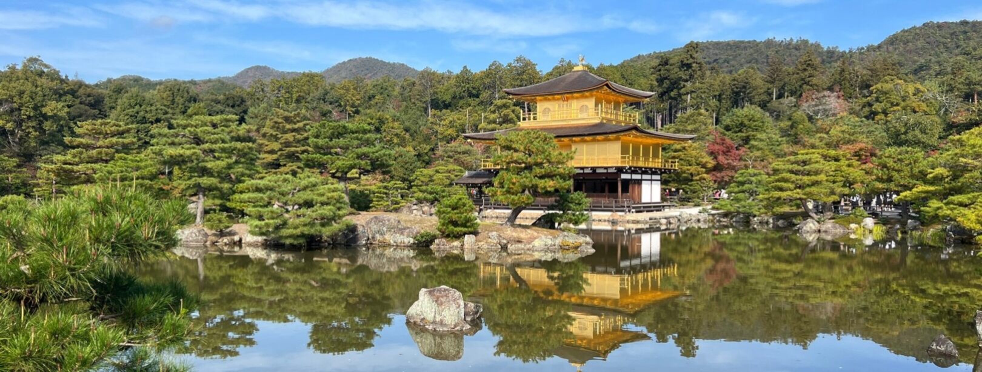 1620-tempeltuin Kinkaku-ji_de rotsformaties stellen schilpadden voor