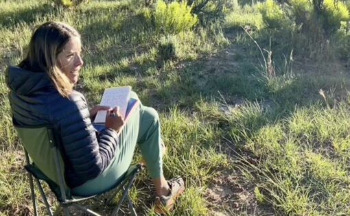 Thumbnail voor Ultrarenner Katie Arnold mediteert op een wilde manier