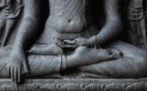 Thumbnail voor Bhumisparsa: geraakt door de aarde