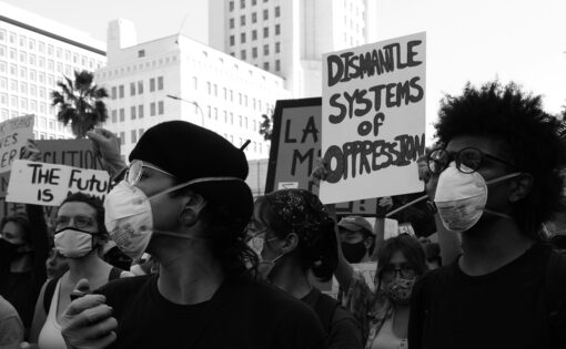 Thumbnail voor Nieuws, macht en de luxe van wegkijken